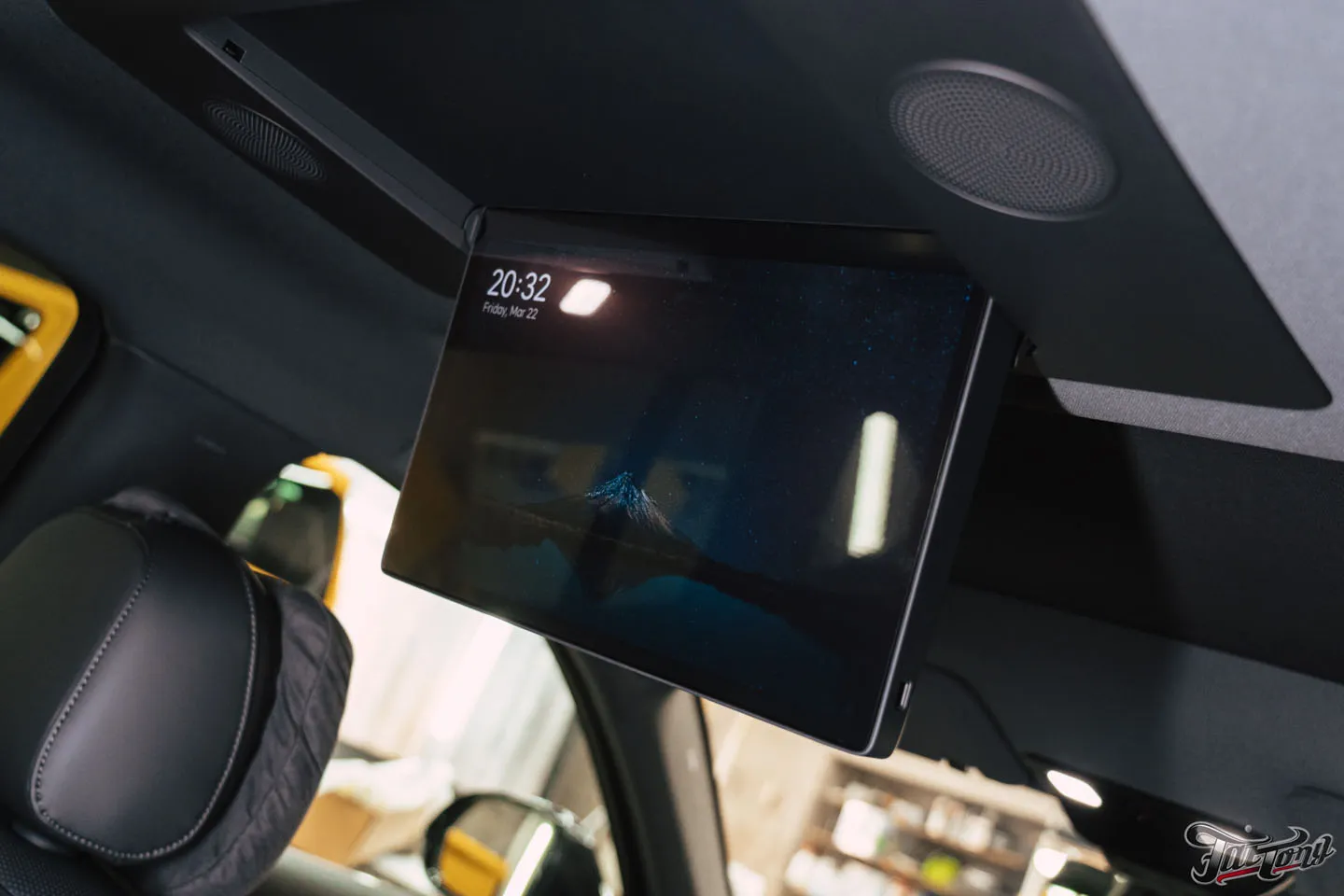 Добавили винилографию и полностью оклеили Li Auto L7 (LiXiang L7) полиуретаном, затонировали шильдики, защитили глянец в салоне, почистили и обработали керамикой кожу